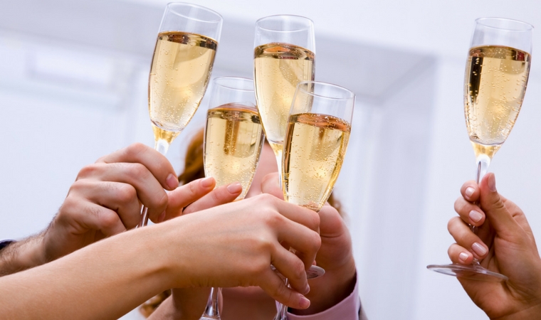 Jak odróżnić szampana od Prosecco i wina musującego?